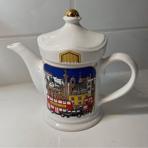 Wade London Life Teapot  Barbara Cooksey England Excellent Condition
